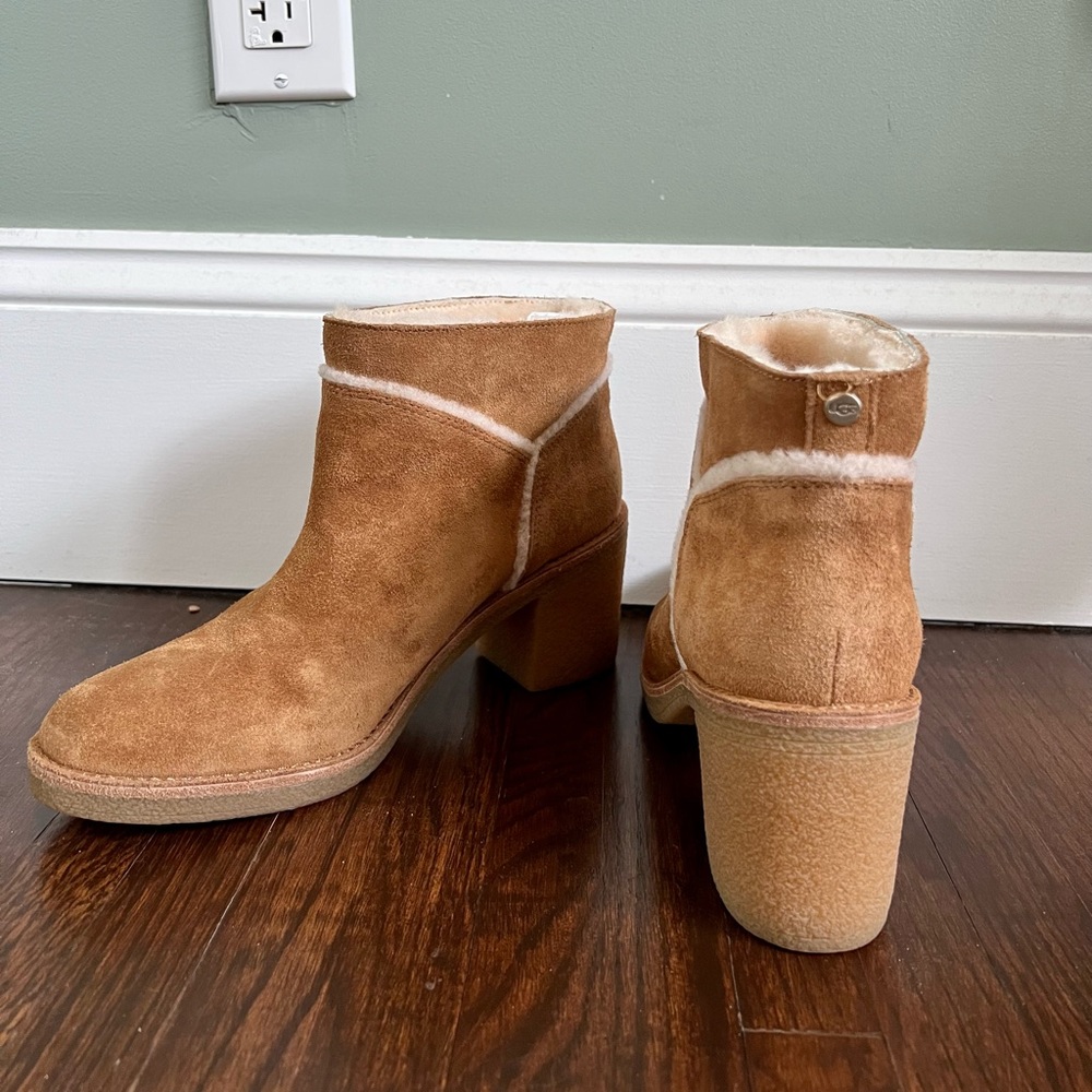 UGG Kasen Boots, size 8.5, like new condition
